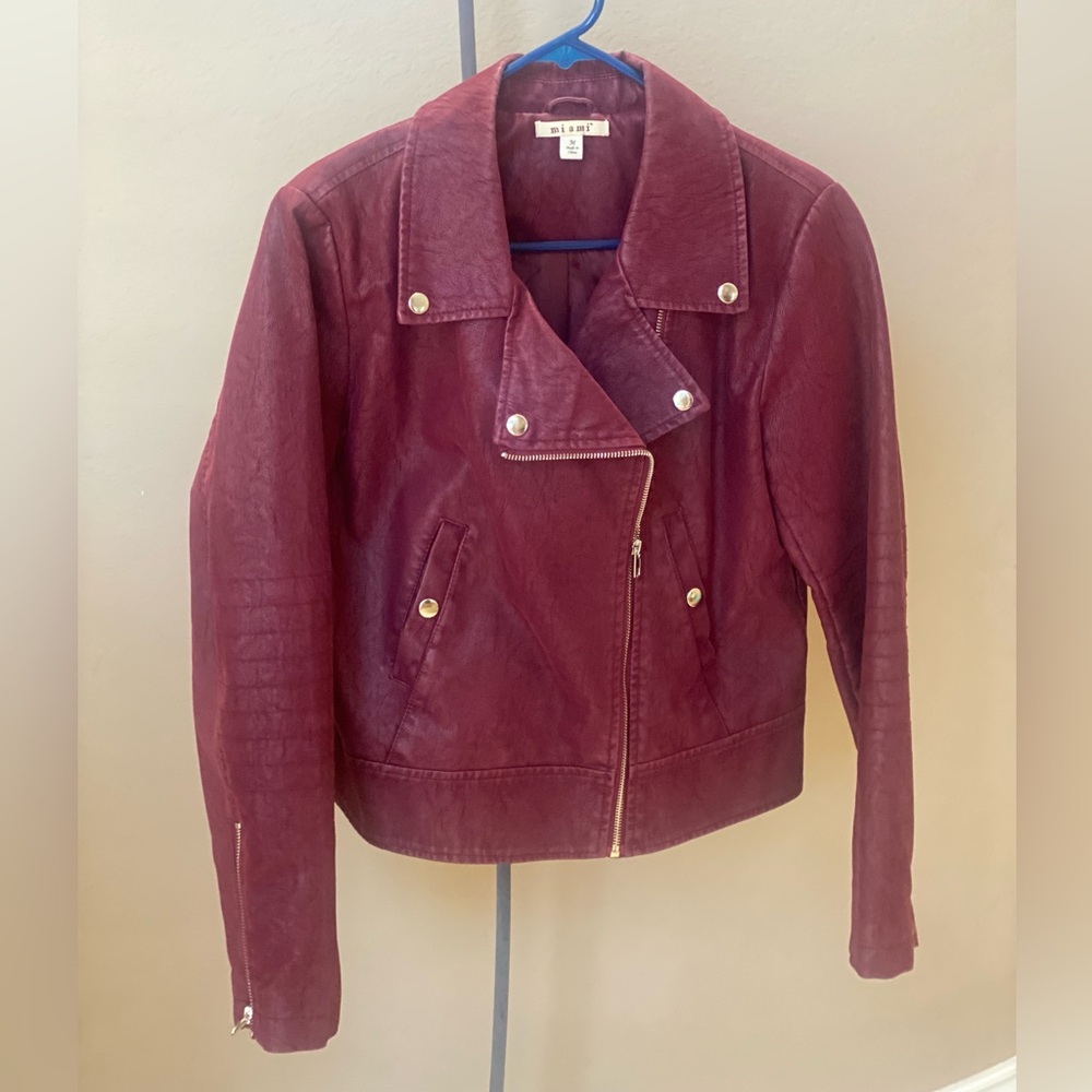 B. Smart Women's Burgundy Jacket